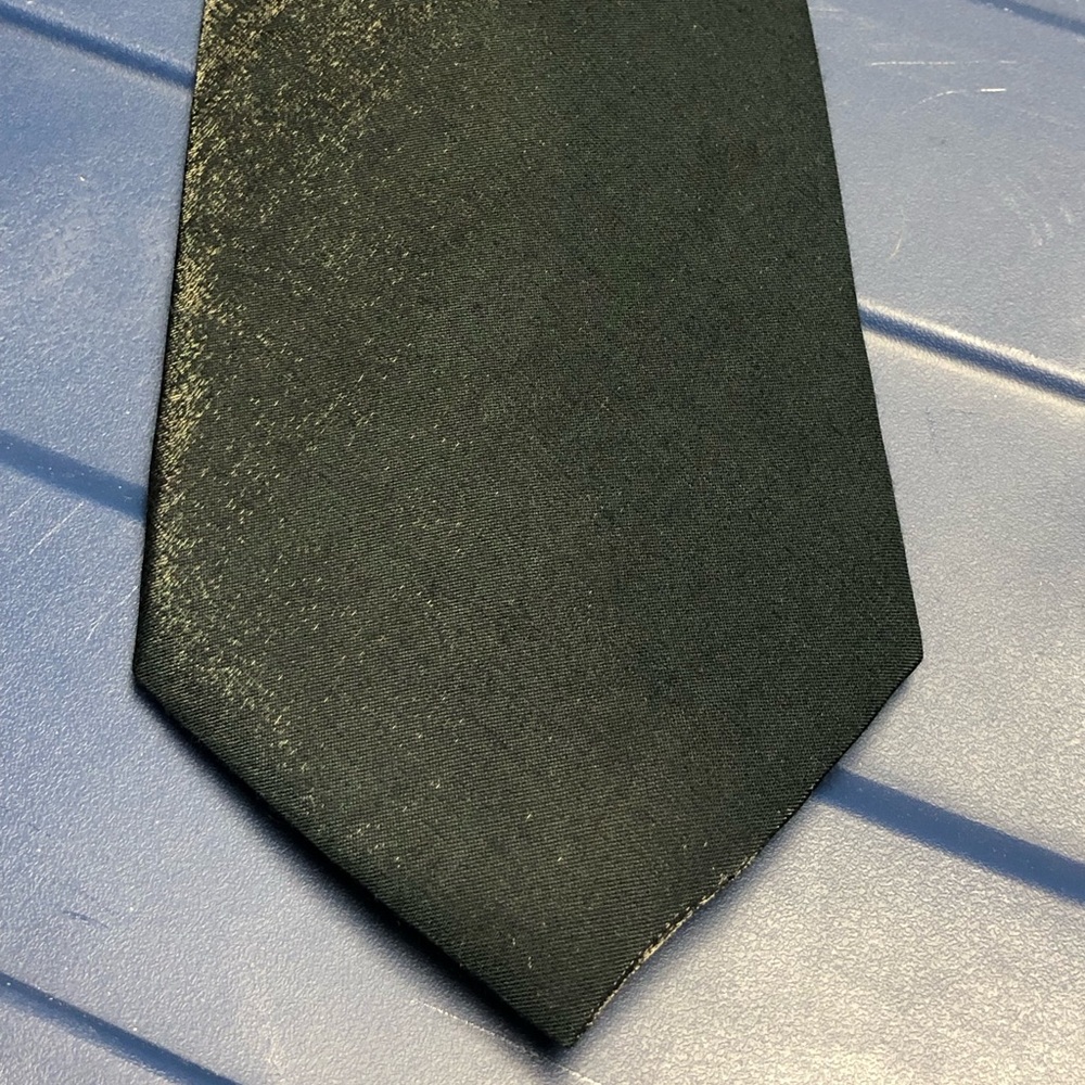 ⭐️Five $5 items for $15⭐️ Men’s black tie